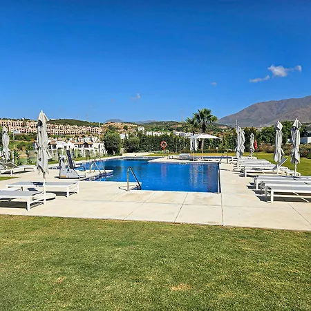 Penthouse In Azahar De Estepona, 2km From Azata Golf *